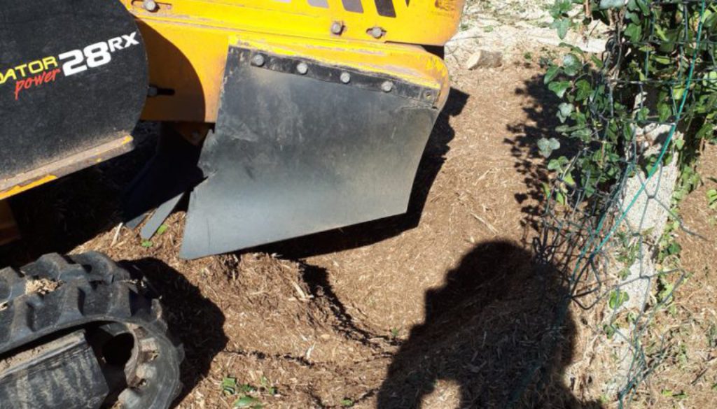 Essex Tree stump grinding removing tree stumps near Harold Wood, Essex. We are here for all your tree stump grinding nee...